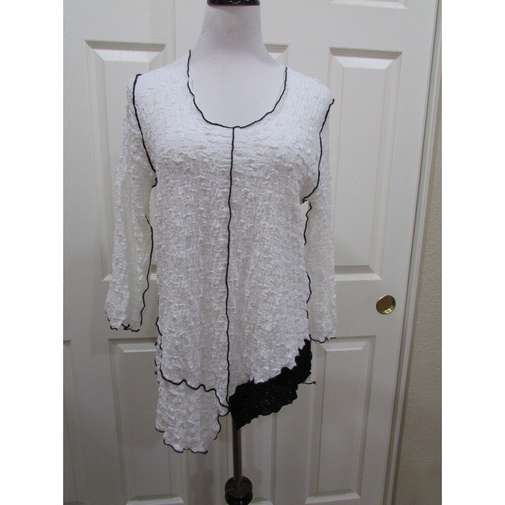 NOBLU WHITE /BLACK COTTON/ SPANDEX ASYMMETRICAL TUNIC/TOP SIZE SNEW WITH TAGS